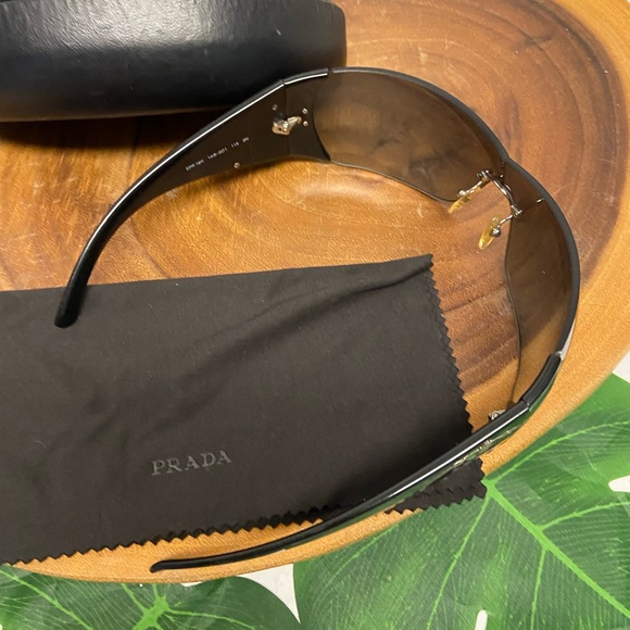 PRaDA Sunglasses Y2K Missy Elliot case & cleaning cloth - Picture 8 of 12